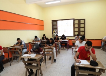 رغم الكسوف.. «التعليم»: تسجيل الغياب اليوم بالمدارس