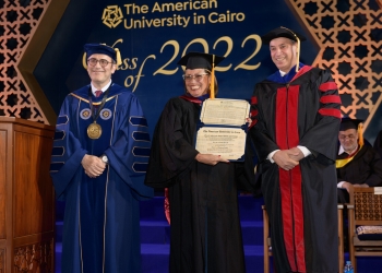 الجامعة الأمريكية تنظم أول حفل تخرج منذ كورونا وتطلق جائزة شيرين أبو عاقله