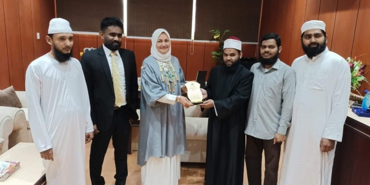 ﻿رئيس تطوير الوافدين بالأزهر تستقبل وفد من اتحاد طلاب سريلانكا