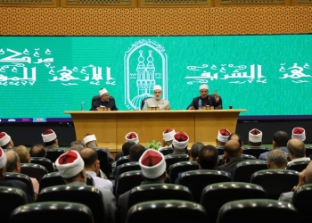 وكيل الأزهر ورئيس المعاهد الأزهرية يجتمعان برؤساء الإدارات المركزية