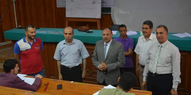 نائب رئيس جامعة الأزهر يتفقد لجان امتحانات كلية الصيدلة واللغة العربية وأصول الدين بأسيوط