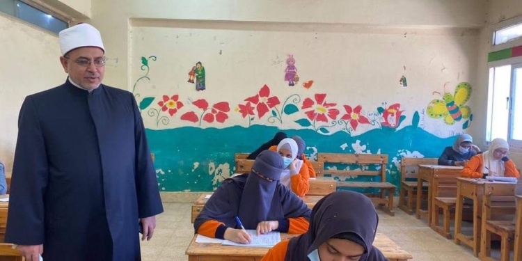 مصدر بالأزهر يكشف حقيقة وفاة طالبة في لجنة امتحانات الثانوية الأزهرية: لم تحضر الامتحان