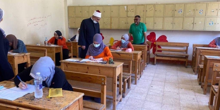 رئيس المعاهد يتفقد امتحانات الثانوية الأزهرية 2022 بمدينة نصر