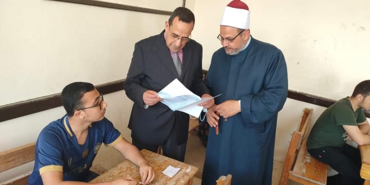 محافظ شمال سيناء يتفقد امتحانات الثانوية الأزهرية 2022