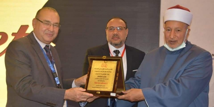 المؤتمر الثاني لقسم الباطنة بكلية الطب بجامعة الأزهر بأسيوط يكرم قيادات الأزهر