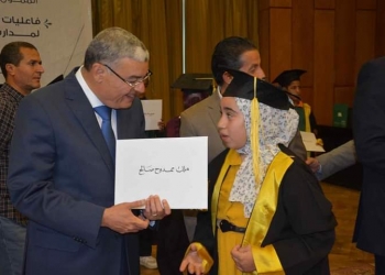 محافظ المنيا يشهد حفل تخريج 150 طالب بمشروع دعم التعليم المجتمعي