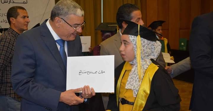 محافظ المنيا يشهد حفل تخريج 150 طالب بمشروع دعم التعليم المجتمعي