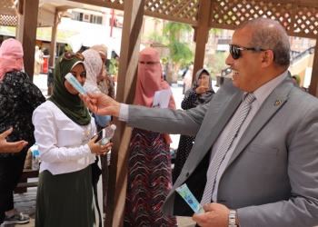 ﻿رئيس جامعة الأزهر يتفقد مبنى الاختيارات الإلكترونية بفرع البنات