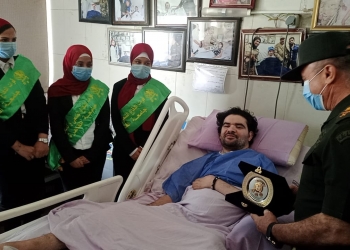 طلاب جامعة القاهرة يزورون مصابي العمليات الحربية عرفانا بوطنيتهم وبطولاتهم