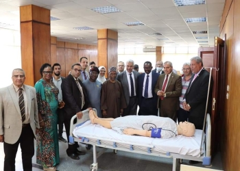 رئيس اتحاد الجامعات الإفريقية ورؤساء جامعات نيجيريا يشيدون بمستوى التعليم الطبي بجامعة الأزهر