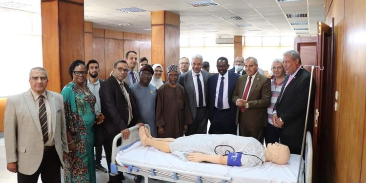 رئيس اتحاد الجامعات الإفريقية ورؤساء جامعات نيجيريا يشيدون بمستوى التعليم الطبي بجامعة الأزهر