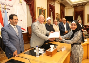 محافظ القاهرة يُكرم 66 طالب حصلوا على المركز الأولى بالمسابقة الدينية