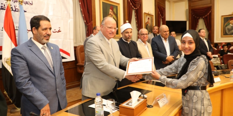 محافظ القاهرة يُكرم 66 طالب حصلوا على المركز الأولى بالمسابقة الدينية