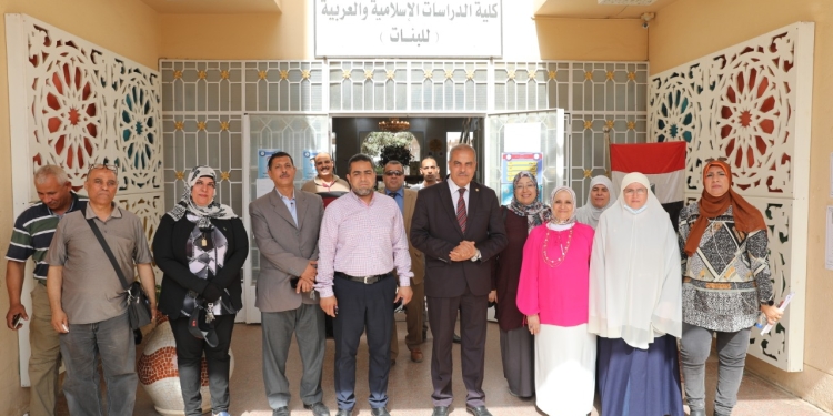 ﻿رئيس جامعة الأزهر يتفقد لجان امتحانات كلية الدراسات الإسلامية بمدينة نصر