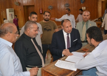 ﻿نائب رئيس جامعة الأزهر يتفقد الامتحانات بكلية الزراعة والشريعة والقانون بأسيوط