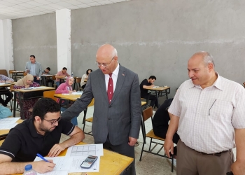 رئيس جامعة بنها يتفقد لجان الامتحانات بـ 6 كليات