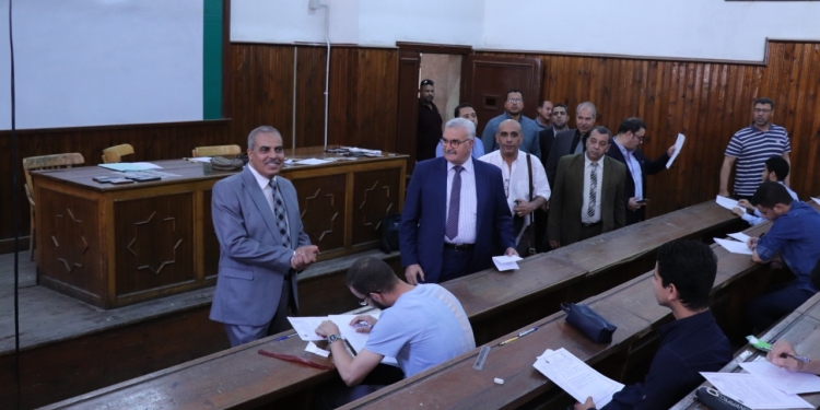 رئيس جامعة الأزهر يتفقد لجان الامتحانات ويشيد بكلية اللغات والترجمة على مستوى العالم