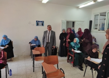 ﻿نائب رئيس جامعة الأزهر يتفقد لجان الامتحانات بكليات فرع البنات