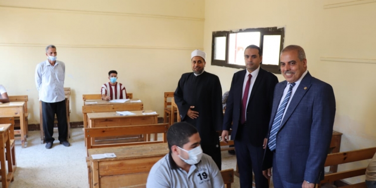 ﻿رئيس جامعة الأزهر يتفقد امتحانات الثانوية الأزهرية 2022 بدمياط الجديدة