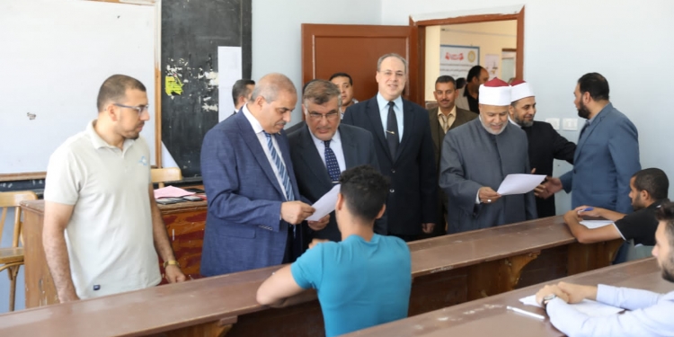رئيس جامعة الأزهر يتفقد امتحانات كلية الدراسات الإسلامية والعربية بدمياط