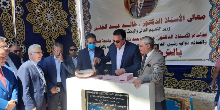 وزير التعليم العالي يتفقد تجهيزات مستشفيات جامعة طنطا