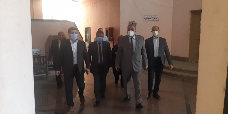 ممدوح مهدي يتابع سير امتحانات كلية الاقتصاد المنزلي بجامعة حلوان