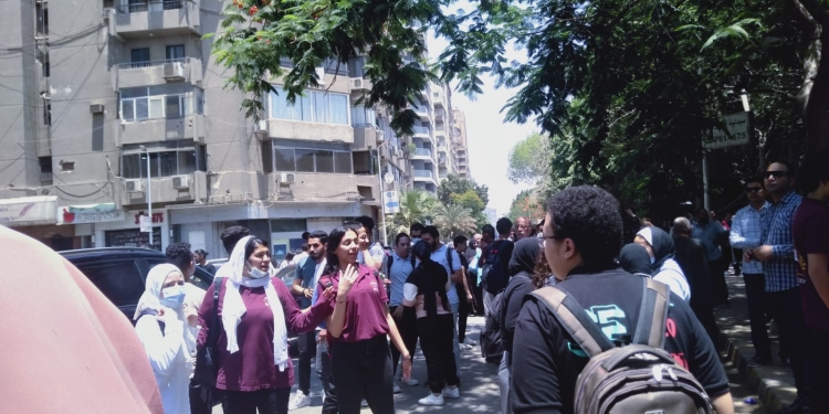 طلاب الثانوية العامة 2022 ينتهون من امتحان التربية الوطنية