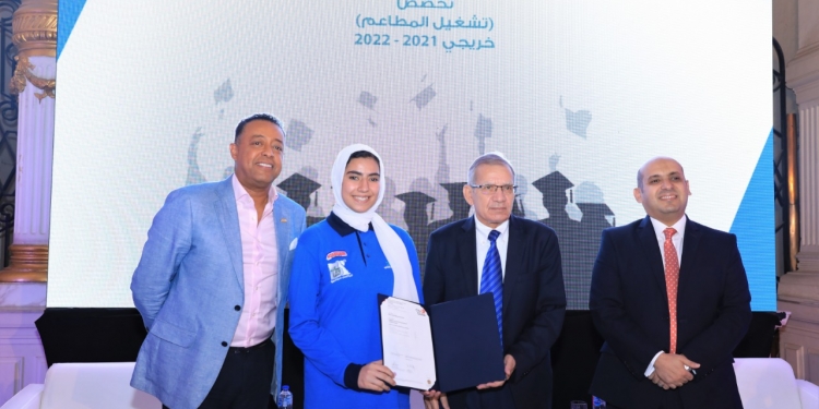 «التعليم» تحتفل بتخريج أول دفعة لمدرسة الشهيد أحمد تعلب للتكنولوجيا