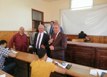 ﻿رئيس جامعة الأزهر يتفقد لجان امتحانات كلية الهندسة الزراعية