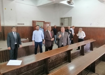 ﻿رئيس جامعة الأزهر يتفقد لجان امتحانات كلية التجارة بنين بالقاهرة