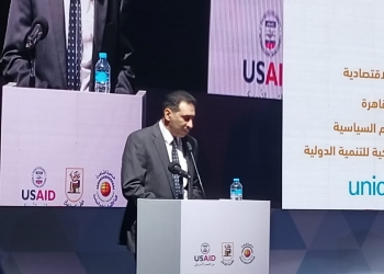 عميد «سياسة القاهرة»: الأزمة الاقتصادية ألقت بظلالها على دول العالم نتيجة لأحداث سياسية خارجية