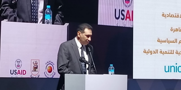 عميد «سياسة القاهرة»: الأزمة الاقتصادية ألقت بظلالها على دول العالم نتيجة لأحداث سياسية خارجية