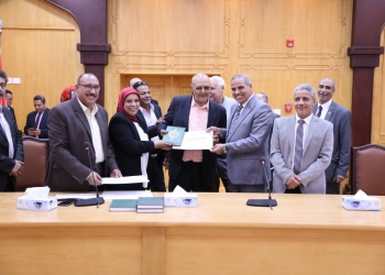 ﻿رئيس جامعة الأزهر يشارك في احتفالية يوم الوفاء ويقدم التهنئة للجنة النقابية الجديدة