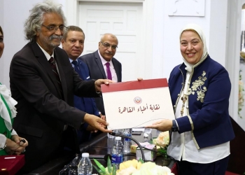 ﻿نقابة الأطباء تكرم أعضاء هيئة التدريس بجامعة الأزهر لإسهاماتهم في خدمة المجتمع