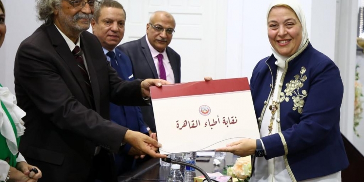 نقابة الأطباء تكرم أعضاء هيئة التدريس بجامعة الأزهر لإسهاماتهم في خدمة المجتمع