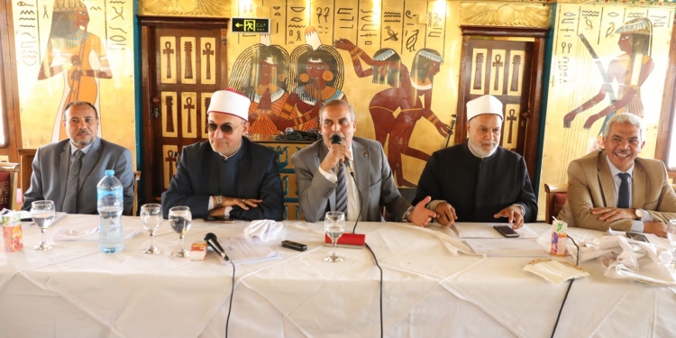 مجلس جامعة الأزهر يقدم التهنئة لكليتي التربية واللغة العربية لحصولهما على شهادة الاعتماد