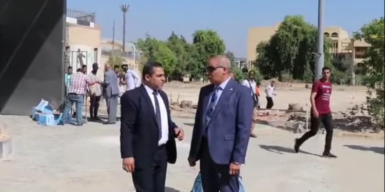 رئيس جامعة الأزهر يتابع أعمال التطوير ببوابة كلية الطب