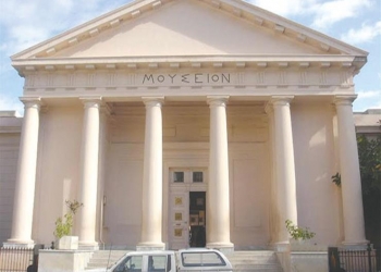 وزير السياحة والآثار يتفقد المتحف اليوناني الروماني تمهيدا لافتتاحه