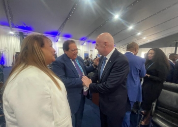 أبو العينين يلتقي رئيس الفيفا على هامش منتدى ” الاستثمار في رواندا”