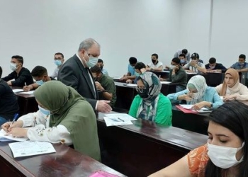 رئيس جامعة بنى سويف التكنولوجية يتفقد لجان اختبارات القدرات بتنسيق 2022.. صور