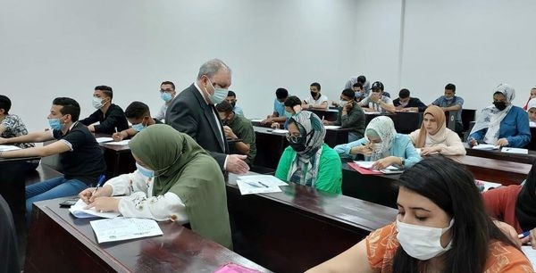 رئيس جامعة بنى سويف التكنولوجية يتفقد لجان اختبارات القدرات بتنسيق 2022.. صور