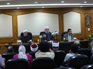 وكيل الأزهر يستعرض جهود قطاع المعاهد في تطوير العملية التعليمية