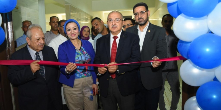 رئيس جامعة أسيوط يفتتح أول وحدة تصنيع لمنتجات اللحوم بمستشفى الطب البيطري