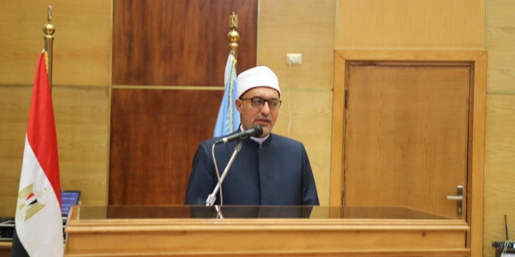 البحوث الإسلامية يدعو لتبني خطاب عالمي يتصدى للممارسات الخاطئة تجاه الإنسان والبيئة