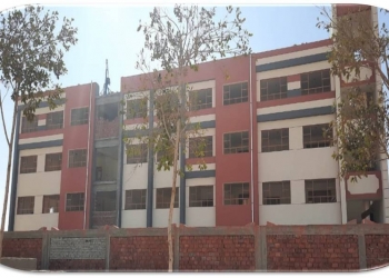 باعهم خردة.. تفاصيل سرقة مسئول عهدة لـ 20 شباك بمدرسة بحلوان  