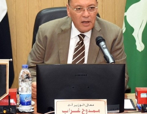 بسبب مشكلات عائلية.. تفاصيل إلقاء طالبة بنفسها من الدور الثالث بالمدرسة