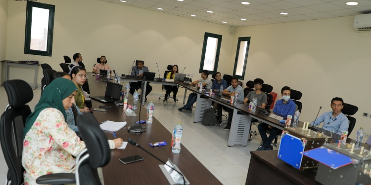 وكالة الفضاء تدرب طلاب المدارس  علي تشغيل القمر الصناعي