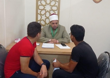 إقبال متزايد من الجمهور على ركن الفتوى بجناح الأزهر بمعرض الإسكندرية للكتاب بمشاركة وعاظ وواعظات الأزهر