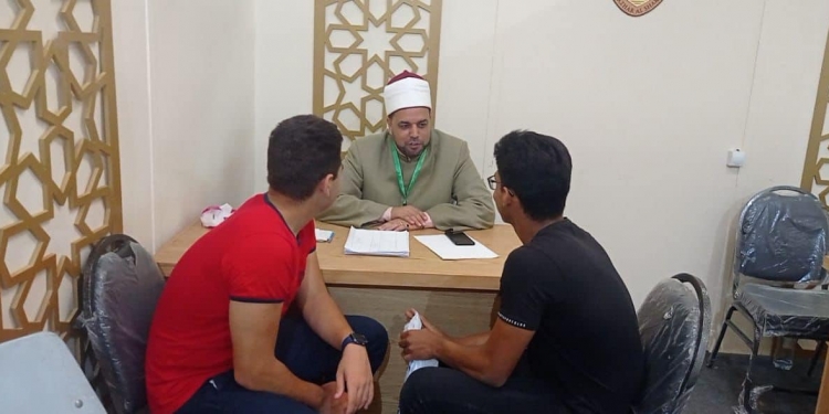 إقبال متزايد من الجمهور على ركن الفتوى بجناح الأزهر بمعرض الإسكندرية للكتاب بمشاركة وعاظ وواعظات الأزهر