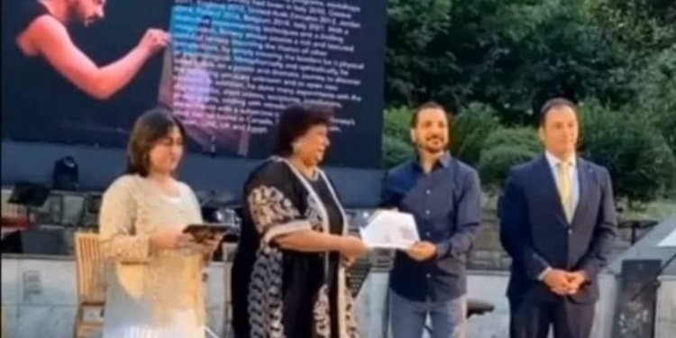 مدرس بفنون جميلة اسكندرية يحصل علي جائزة الدولة للابداع 2022